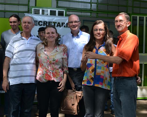 Administração entrega 15 novas moradias